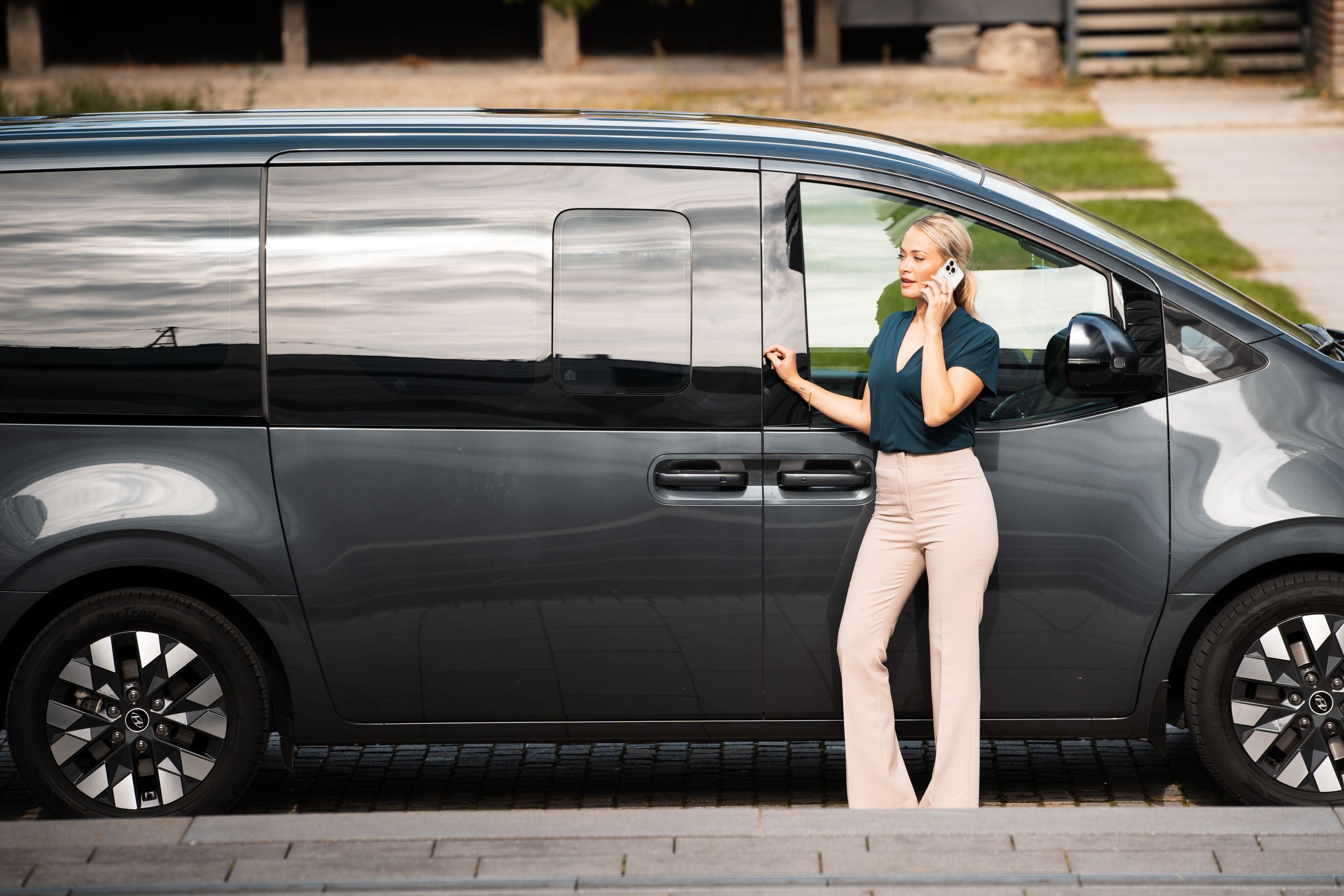 Hyundai STARIA Commercial, Bild 1
